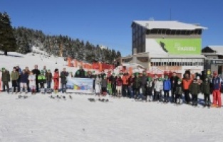 Çocukların Uludağ’da kayak heyecanı