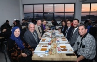 Başkan Şadi Özdemir aşevinde vatandaşlarla iftar yaptı