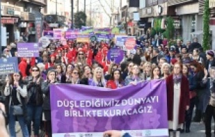 Kadınlar, düşledikleri dünyayı birlikte kurmak için yürüdü
