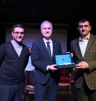 Esaretten kurtuluşa giden yolculuk tiyatro sahnesinde hayat buldu