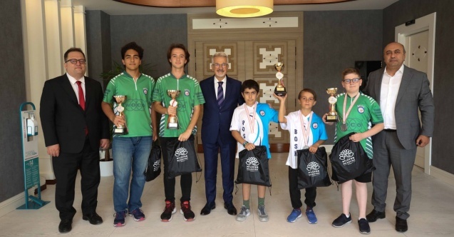 Nilüferli sporcular kupa sevincini Başkan Erdem’le paylaştı