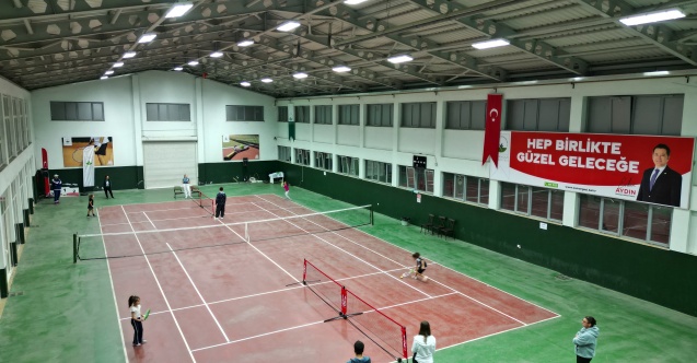 Geleceğin şampiyon raketleri korta çıktı