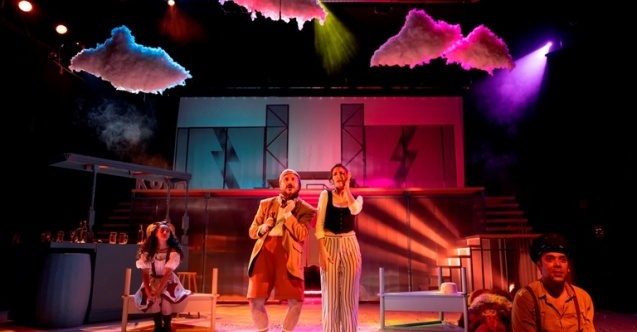 Nilüfer Kent Tiyatrosu “Şvayk” ile sezonu açtı